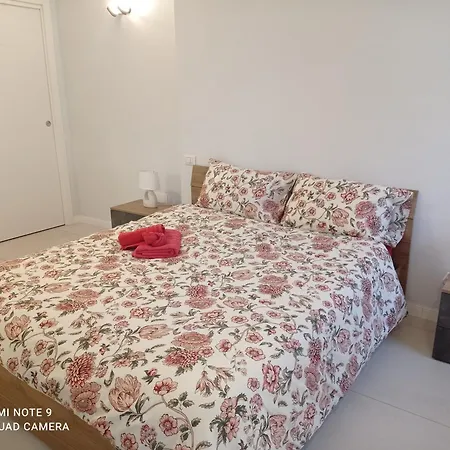 Sweet Apartment *